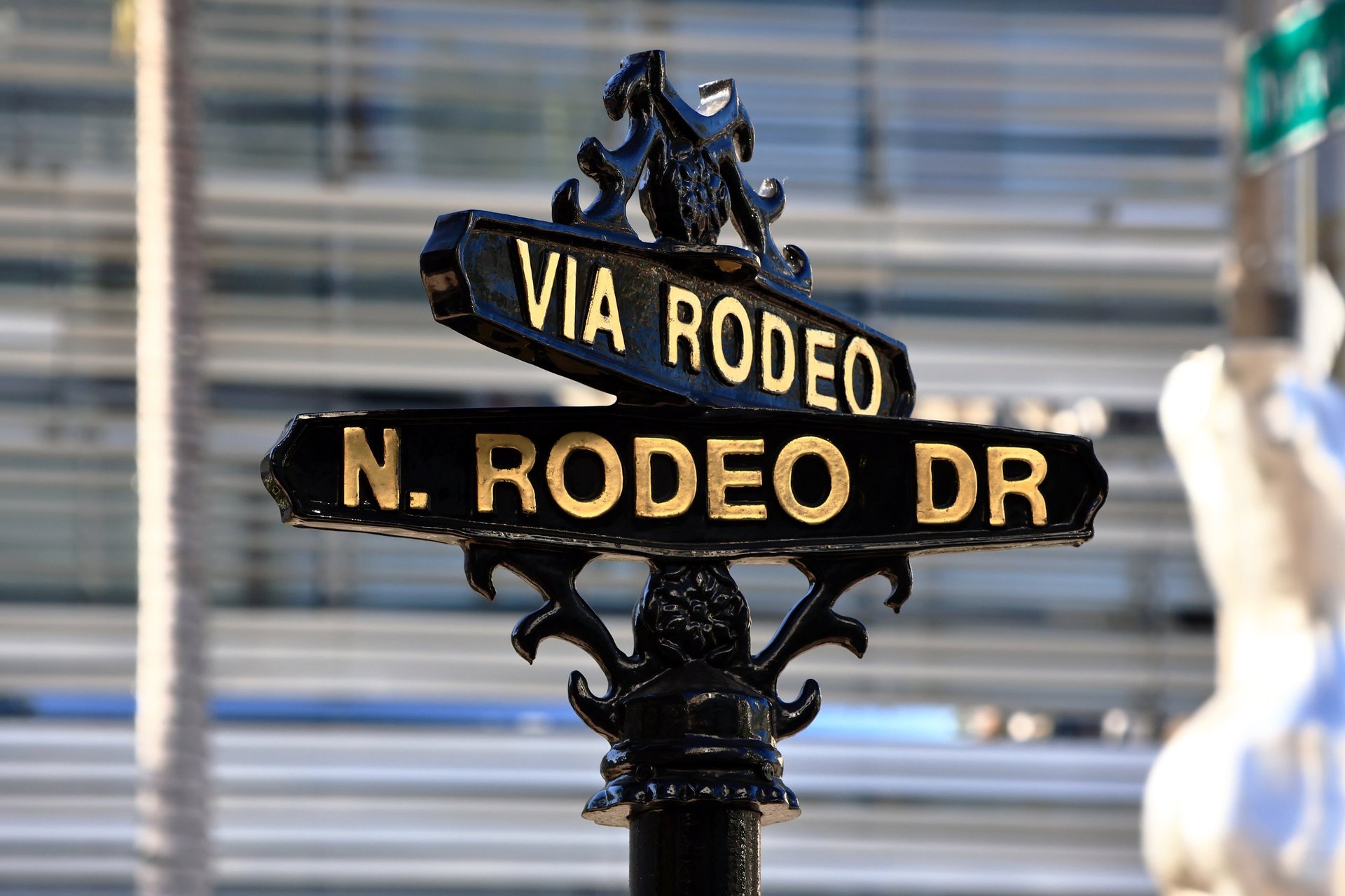 Beverly Hills, California: The Via Rodeo - N. Rodeo Dr sign in Beverly Hills, the start of the famous pedestrian-friendly area known for luxury boutiques and a charming atmosphere of Rodeo Drive